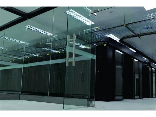 多个机房内含多种动环品牌设备，能实现集中监控吗？