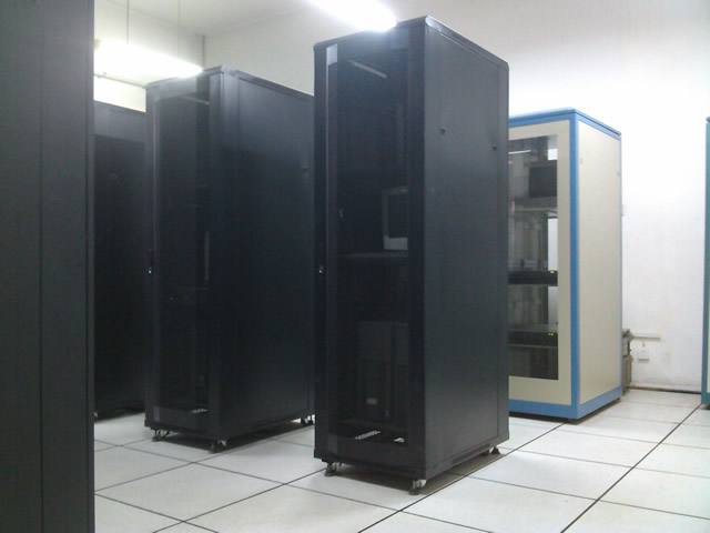 机房环境漏水、湿度、烟雾如何实现报警？安装动环系统即可！