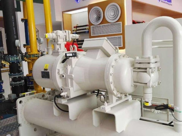 冷水机组接入动环监控系统，58项监测参数可定制报警