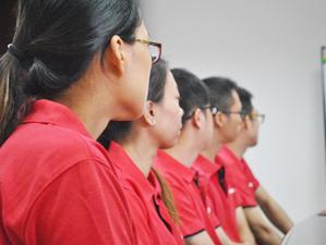 2018研讨会员工认真参会