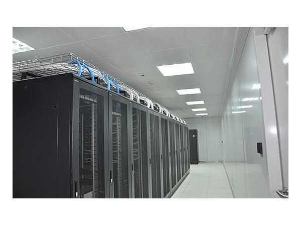实施信息中心机房动环监测方案，构建远程智慧运维