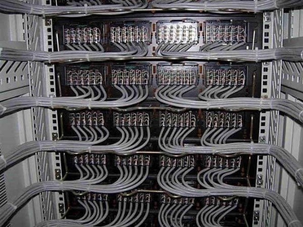 这有写字楼网络配线间监控维护系统使用的监控主机！