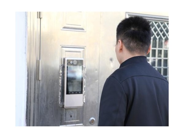 门禁系统联动视频监控，相得益彰！