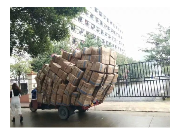 迈世与你分享一则正能量小故事：虽生活不易，但也要乐观