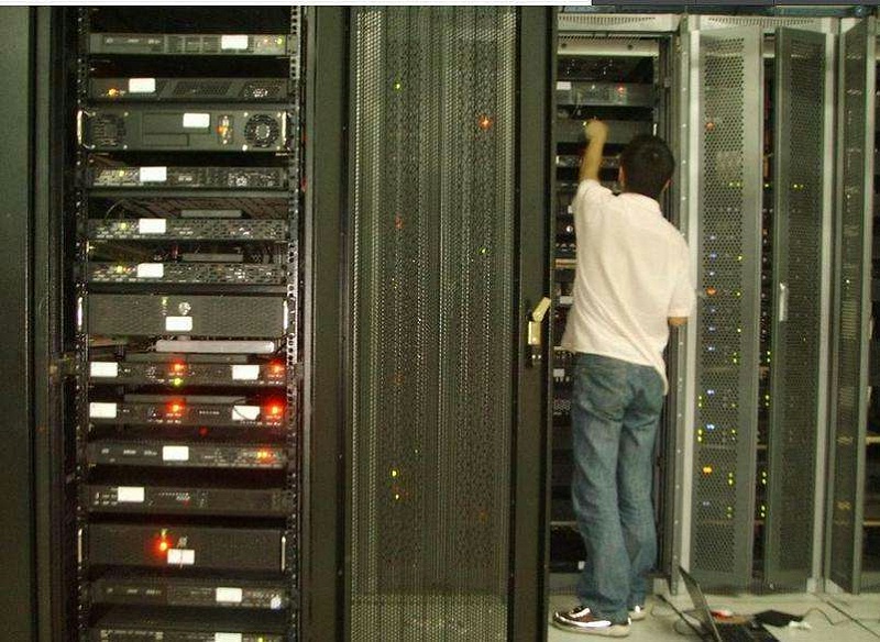 监控机房设备维护保养