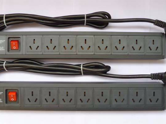 机柜专用PDU与插座的区别是什么？又如何选择？