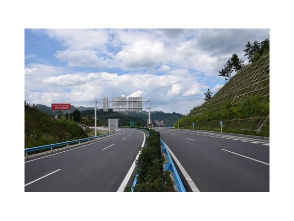 在无网络区域实现高速公路配电室监控系统必选这款主机！