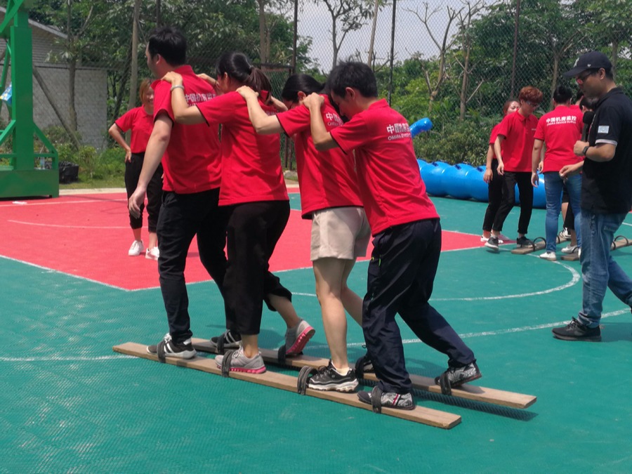 活动之“板鞋接力”