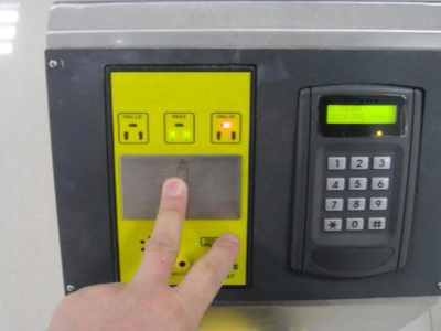 智能门禁系统，防御城墙